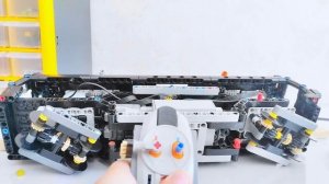 Поезд из лего техник