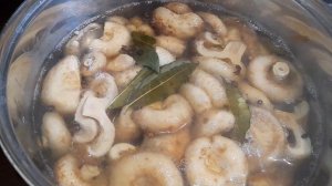 Маринованные грузди горячим способом, очень простой и вкусный рецепт