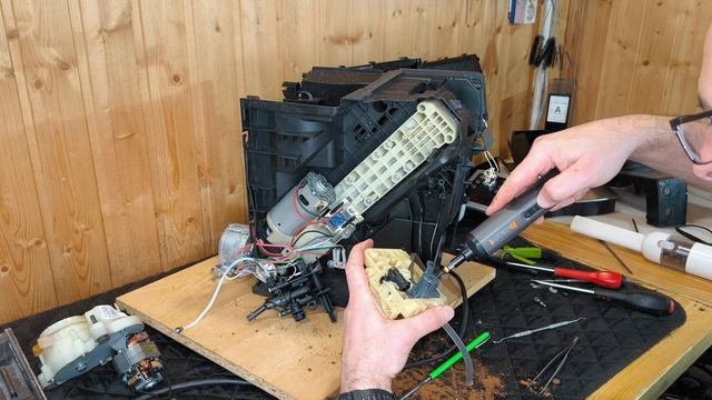 Delonghi ecam 23.210. (magnifica s, intensa). Чистим, драим. смотреть онлайн