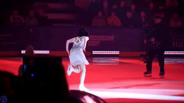 Алина Загитова в шоу "Волшебство на льду" (24.12.2024) [HD 2K, 60 fps] смотреть онлайн