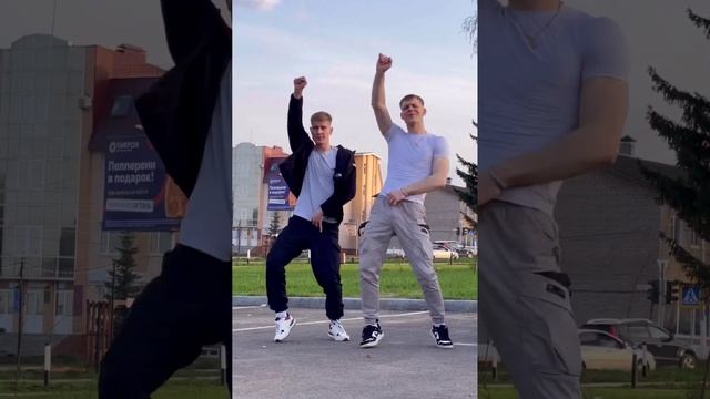 Красивые парни танцуют под хит #elvingrey #элвингрей #красивыепарни #танцы #музыка