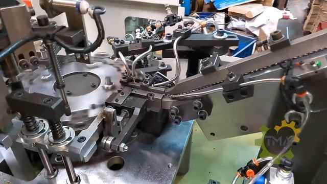 Автомат для сборки самореза M4x12 с шайбой из ПВХ, пластика и атмосферостойкого каучука EPDM смотреть онлайн