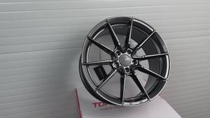 Topwheels GT02 18 8.5J +42 5X112 66.6 вес 8,4kg Titanium