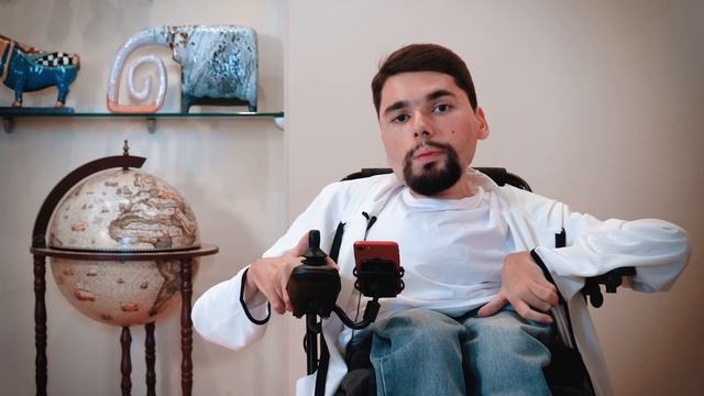 От Покраса Лампаса до патриарха Кирилла: кто в России перфомансы создаёт?
