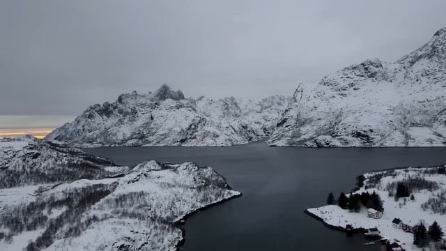 Оля, ради операции для дочери, обречённо шла на свадьбу с богачом. Но едва у загса её руки коснулас смотреть онлайн