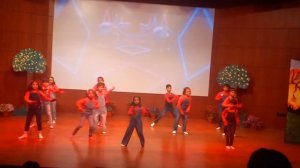 very nice English song. anzi her school zephyr dance program .