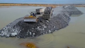 Строительство, очередной обзор дорога через озеро