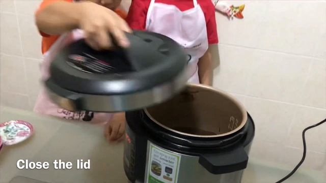 Betty Crocker Super Moist Chocolate Cake Mix using Philips All-In-One Cooker