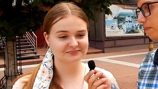 Печально становится, от того как девушка ОТВЕЧАЕТ на школьные вопросы школьной программы 8 класса