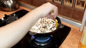 Шампиньоны с гречневой кашей