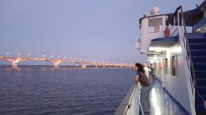 Круизы по Волге. Вечерний Саратов и знаменитый автодорожный мост