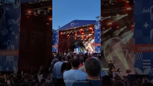 Вот так приходишь увидеть кумира детства и испытываешь кринж 🤡 #красноярск #звезды #глюкоза смотреть онлайн