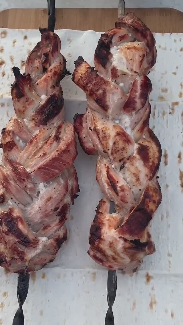 Шашлык "Косичка"Готовим в тандыре #shorts #рецепты #шашлык #мясо #food #shashlik #тандыр #вкусно смотреть онлайн