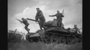 На поле танки грохотали... под минусовку. На войне как на войне.