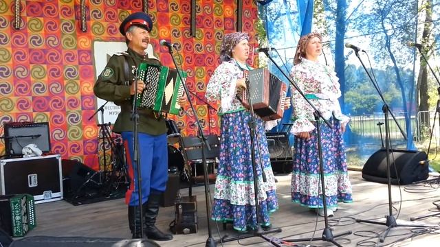 Мiсяць на небi. смотреть онлайн