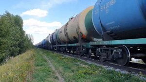 настоящий звук тепловоза! 2ТЭ116УД-045 с грузовым поездом (бочки БТС) | Кафтино озеро