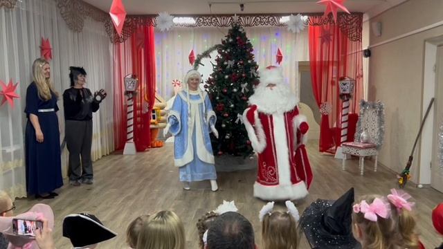 Новогодний утренник в средней группе Земляничка 2024 год