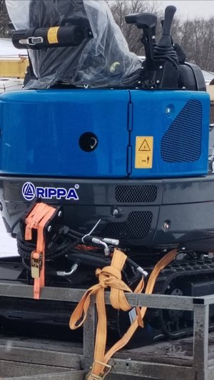 VID_20241226_11235 первая замена масла миниэкскаваторе  Rippa  R10-5 c двигателем  кубота 482