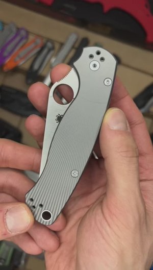 Реплика Spyderco Paramilitary 2 титановые лучи - обзор!