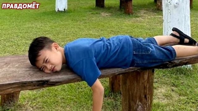 Мальчик начал приносить ДЕНЬГИ со школы...Его мама подумала что он ВОР, а оказалось... смотреть онлайн