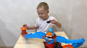 Hot Wheels - ОБЗОР И ЗАПУСК ТРЕКА хот вилз с ГОРИЛЛОЙ