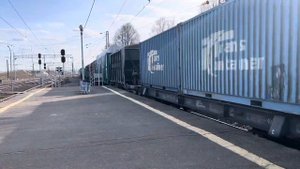 Грузовой электровоз ВЛ80С-661 проезжает станцию толоконцево