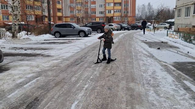 Тюнинк самокатов, переобули самокаты с колёс на лыжи смотреть онлайн