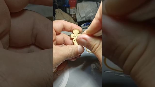 резьба нательного крестика из самшита √2