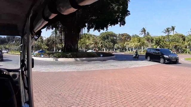 Mercure Hotel Bali Nusa Dua, The Route To The Beach смотреть онлайн