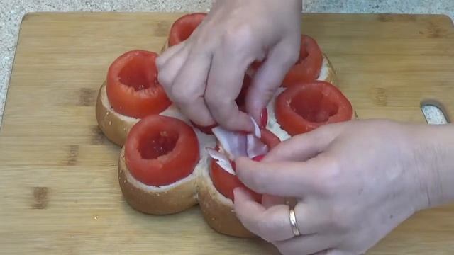Закуска - Чума! Помидоры в булке горячие, запеченные!