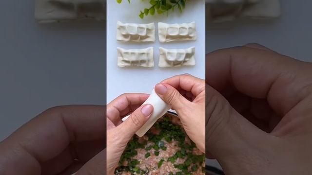 Учимся лепить пельмени 🥟 #пельмени #лепка
