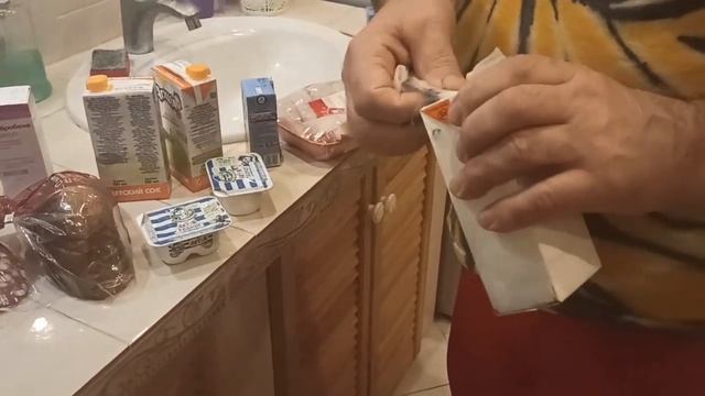 Сок Агуша,как убить вирус и не испачкаться!