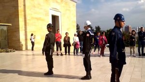 смена караула в мавзолее Ататюрка в Анкаре