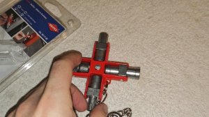 KNIPEX Ключ крестовой 4-лучевой универсальный для стандартных шкафов и систем запирания, цинк, L-90