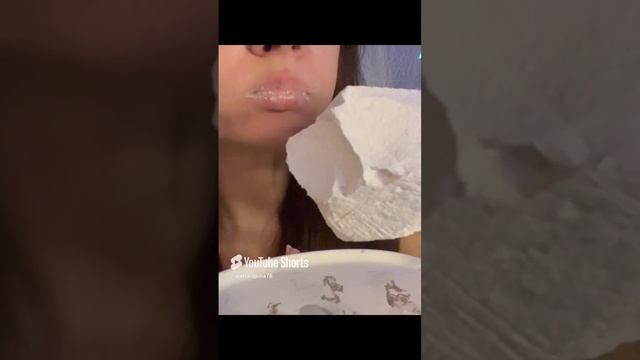 ASMR crunch of wet chalk_ мел Воздушный💦 #crunchysounds #asmrsounds #chalk #eatingsounds #crunchy (
