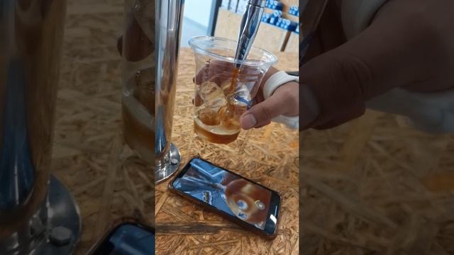 COLD BREW COFFEE WITH NITROGEN