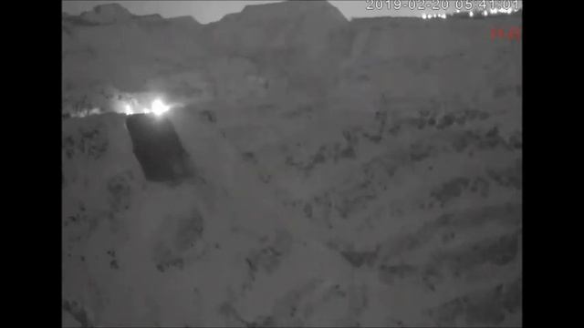 Работы по засыпке очагов тления серы, на Сибайском карьере 20. 02. 2019 смотреть онлайн