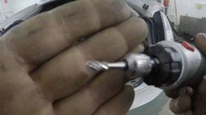 Toyota Prius , избавься от воды в багажнике. Из некоторых вытекает по несколько литров.