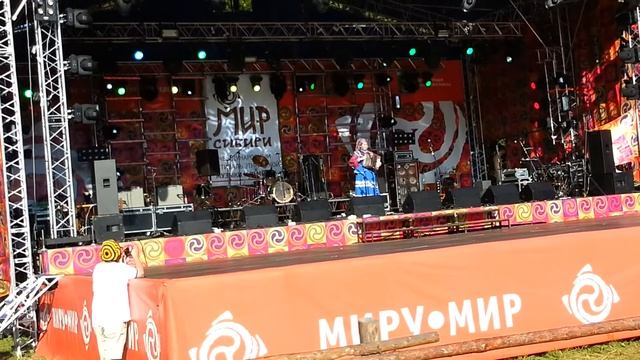 Конкурсное выступление Софии Горбуновой на фестивале Мир Сибири 2013 года. смотреть онлайн