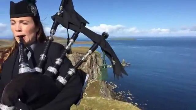 The Piper of the Dark Isle of Gael - The Last of the Mohicans смотреть онлайн