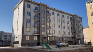 Хива шахар, космободда янги домда 2 ва3-Хонали квартиралар сотилади