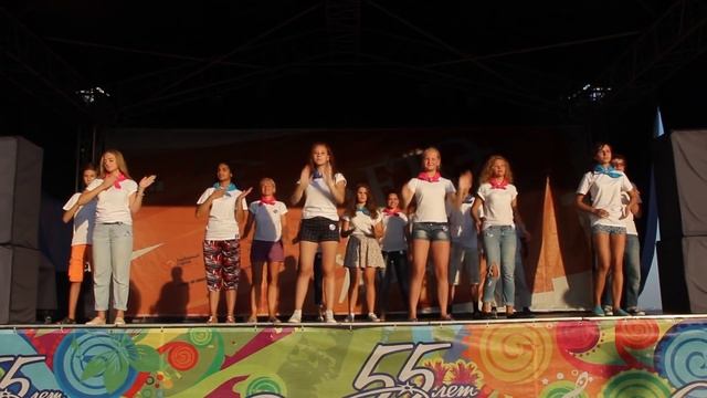 Интернациональный ансамбль "Мировые песни" в едином ритме смотреть онлайн