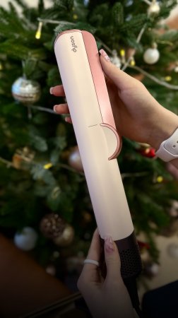 Выпрямитель Dyson в нежном розовом цвете 🌸