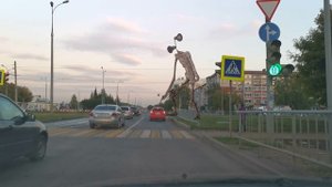 Сиреноголовый взорвал машину... СИРЕНОГОЛОВЫЙ в городе...