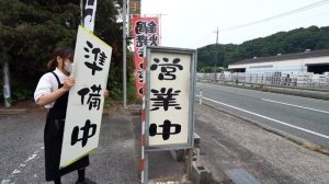 止まらないカツ丼ラッシュ!山奥のポツンとガッツリうどん屋に働く男と常連が殺到する爆裂ランチ!