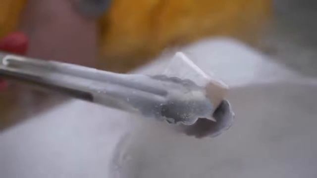 Пробуем всю еду Макдоналльс после житкого азота смотреть онлайн