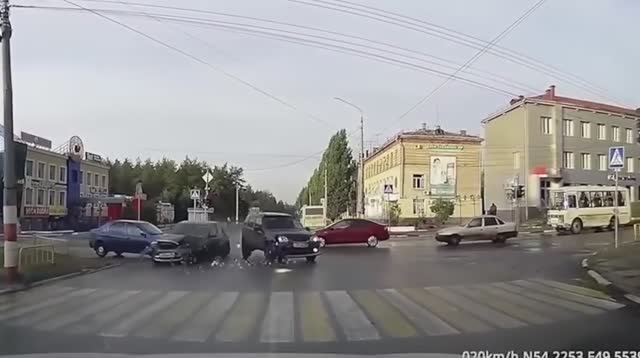 Не для слабонервных! Опасные ситуации на дорогах. Нелепые аварии и ДТП. Снято на видеорегистратор.