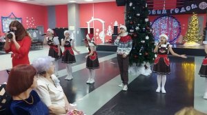 "Песенка о медведях" сл. Л.Дербенева, муз.А. Зацепина.