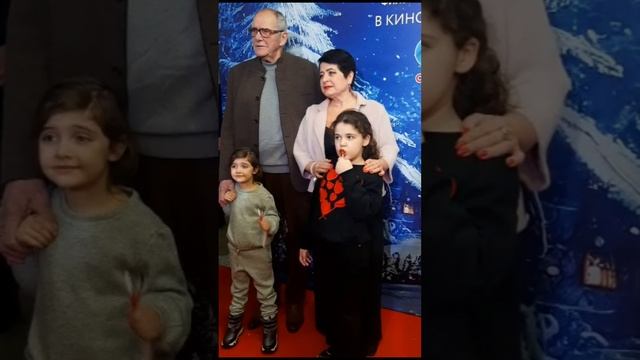 84-летний Виторган привёл в кино жену и дочерей