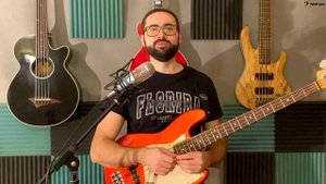 Медиатор при игре на бас гитаре